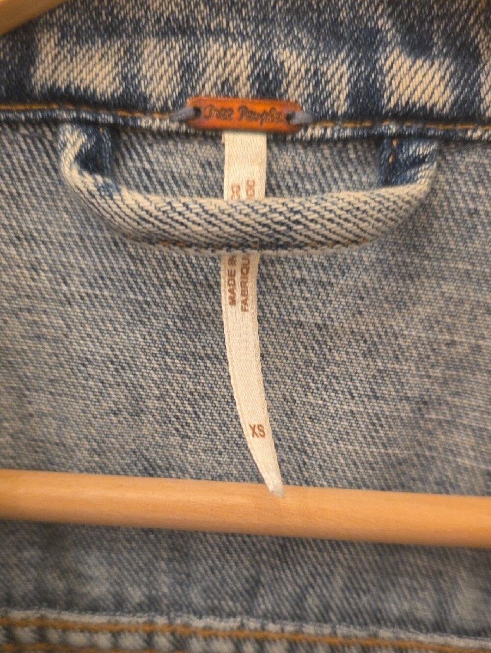 Free PEOPLE Classic Light Blue Denim Jacket - Women's - Picture 2 of 6